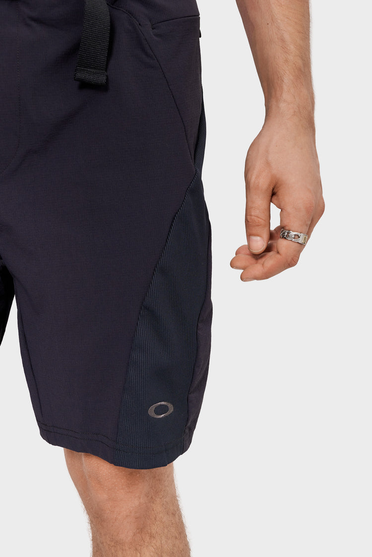 Szorty LATITUDE ARC SHORT czarne
