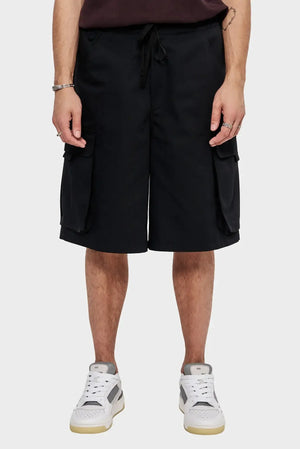 Czarne męskie szorty cargo z kieszeniami i sznurkiem w pasie, styl streetwear