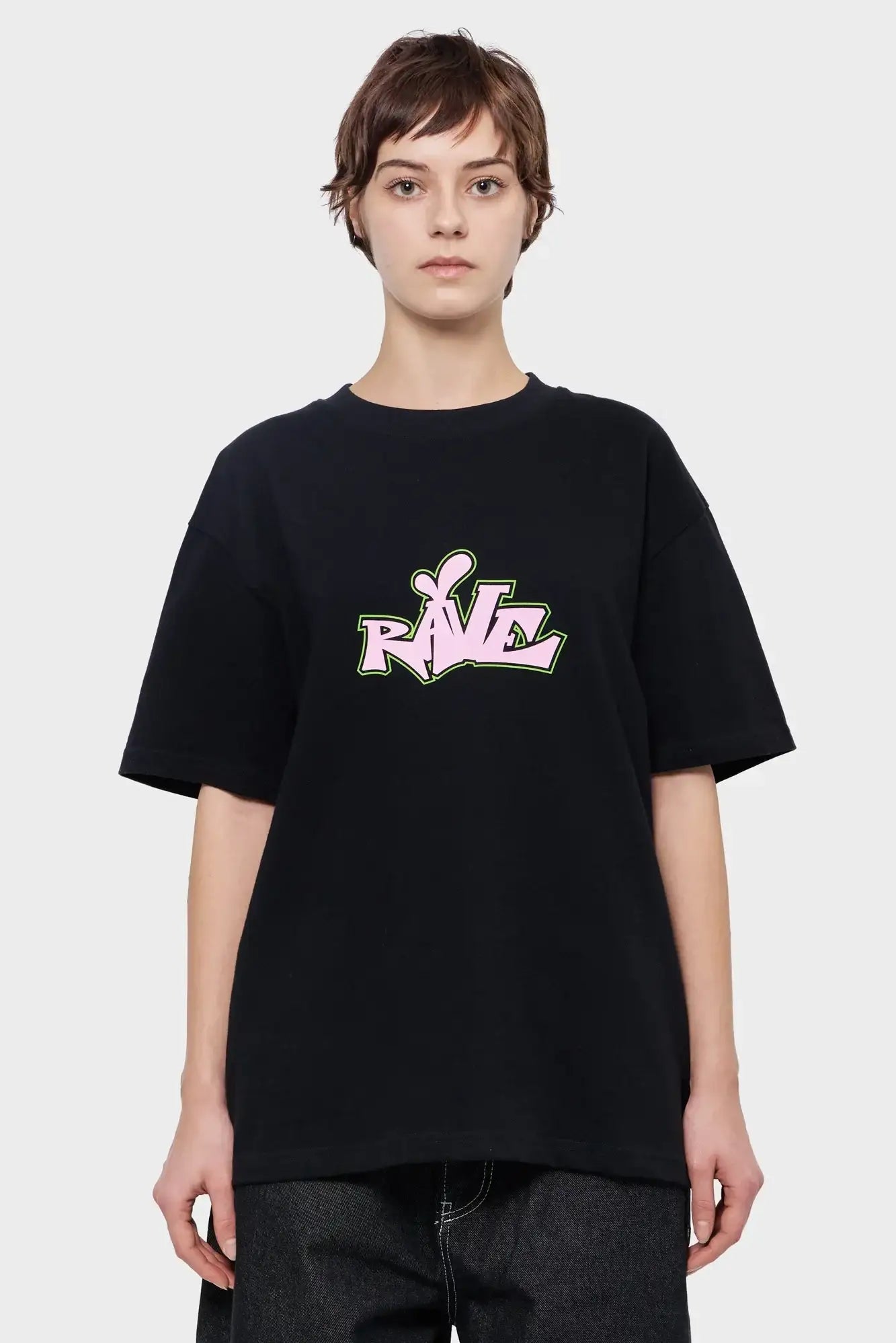 Czarna koszulka z napisem RAVE w stylu graffiti, oversize, moda uliczna
