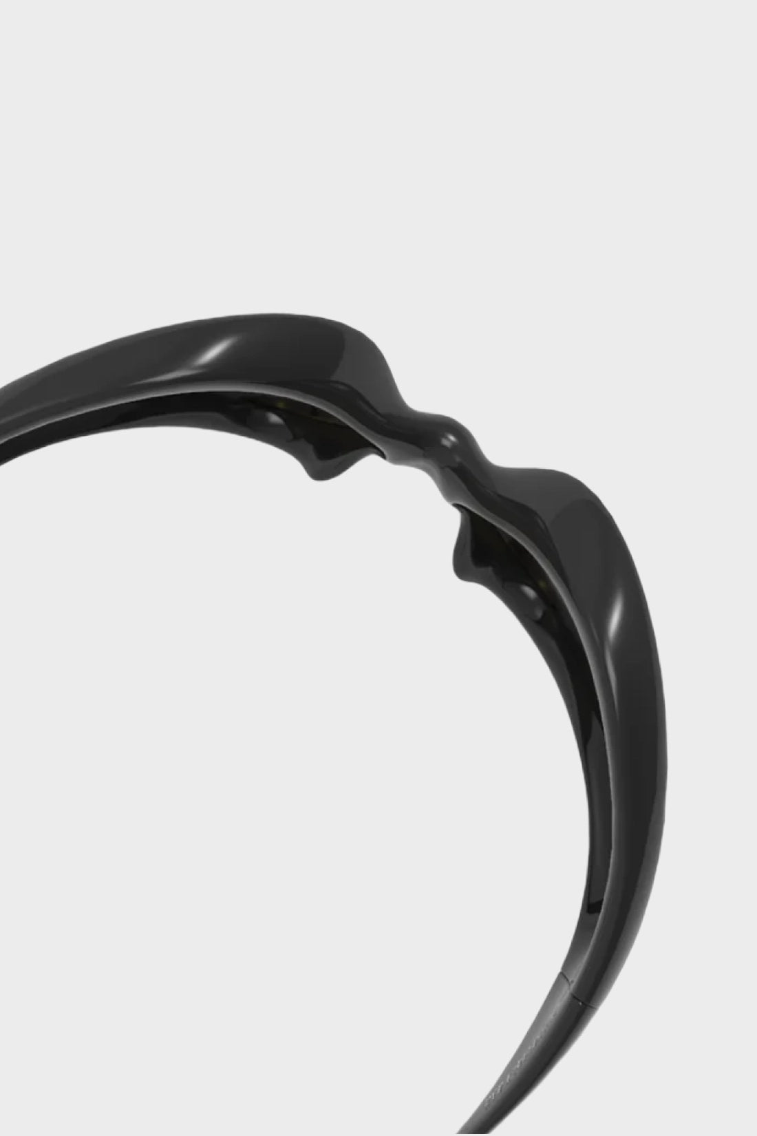Sunglasses LARVA black