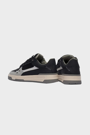 Czarne i szare sneakersy męskie, nowoczesny design, perforowane elementy, podeszwa w kolorze beżowym.