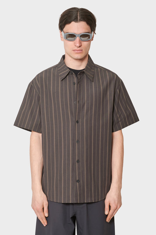 Koszula WASHED STRIPE SHORT SLEEVE SHIRT ciemno-brążowa