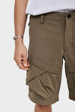 Męskie szorty cargo w kolorze khaki z dużymi kieszeniami, nowoczesny design
