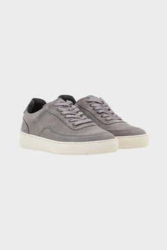 Szare zamszowe sneakersy męskie na białej podeszwie, minimalistyczny design