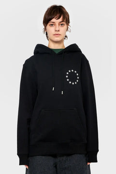 Czarna bluza z kapturem i białym nadrukiem gwiazd w okręgu, unisex, moda streetwear