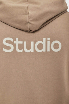 Beżowa bluza z kapturem, nadruk Studio na plecach, odzież streetwear