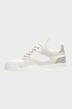 białe sneakersy męskie z perforacją, gładka podeszwa, minimalistyczny design