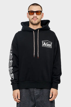Czarna bluza z kapturem Aries, białe logo i wzór na rękawie, moda streetwear męska