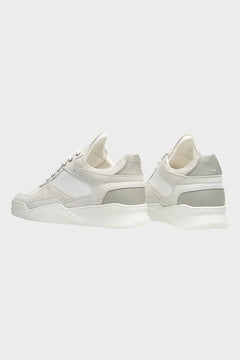 białe sneakersy męskie z siateczką i zamszowymi wstawkami, modne buty streetwear