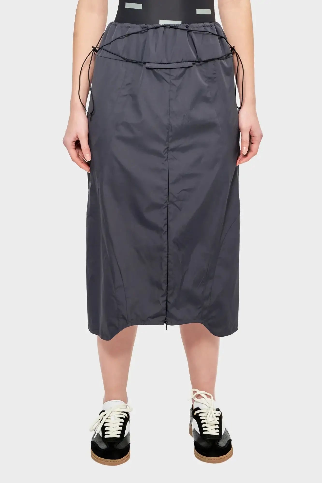 Ciemnoszara spódnica midi z technicznego materiału, sznurki regulacyjne, styl streetwear