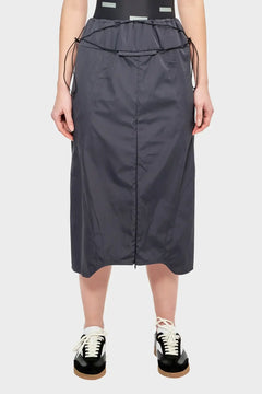 Ciemnoszara spódnica midi z technicznego materiału, sznurki regulacyjne, styl streetwear