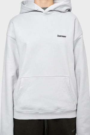 biała bluza z kapturem, logo bareen, kieszeń kangurka, moda streetwear