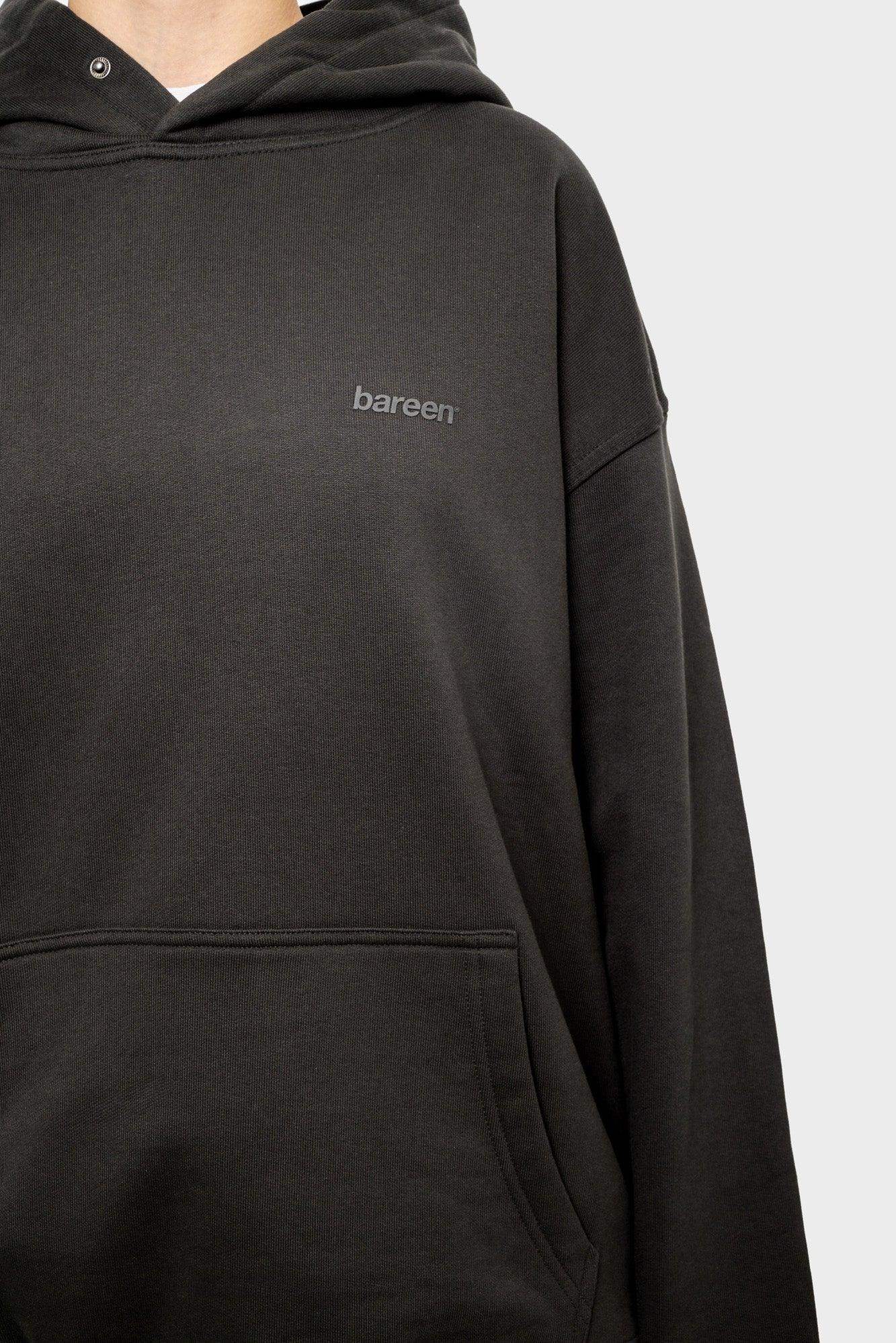 Czarna bluza z kapturem, kieszenią kangurką i logo bareen, modna odzież streetwear