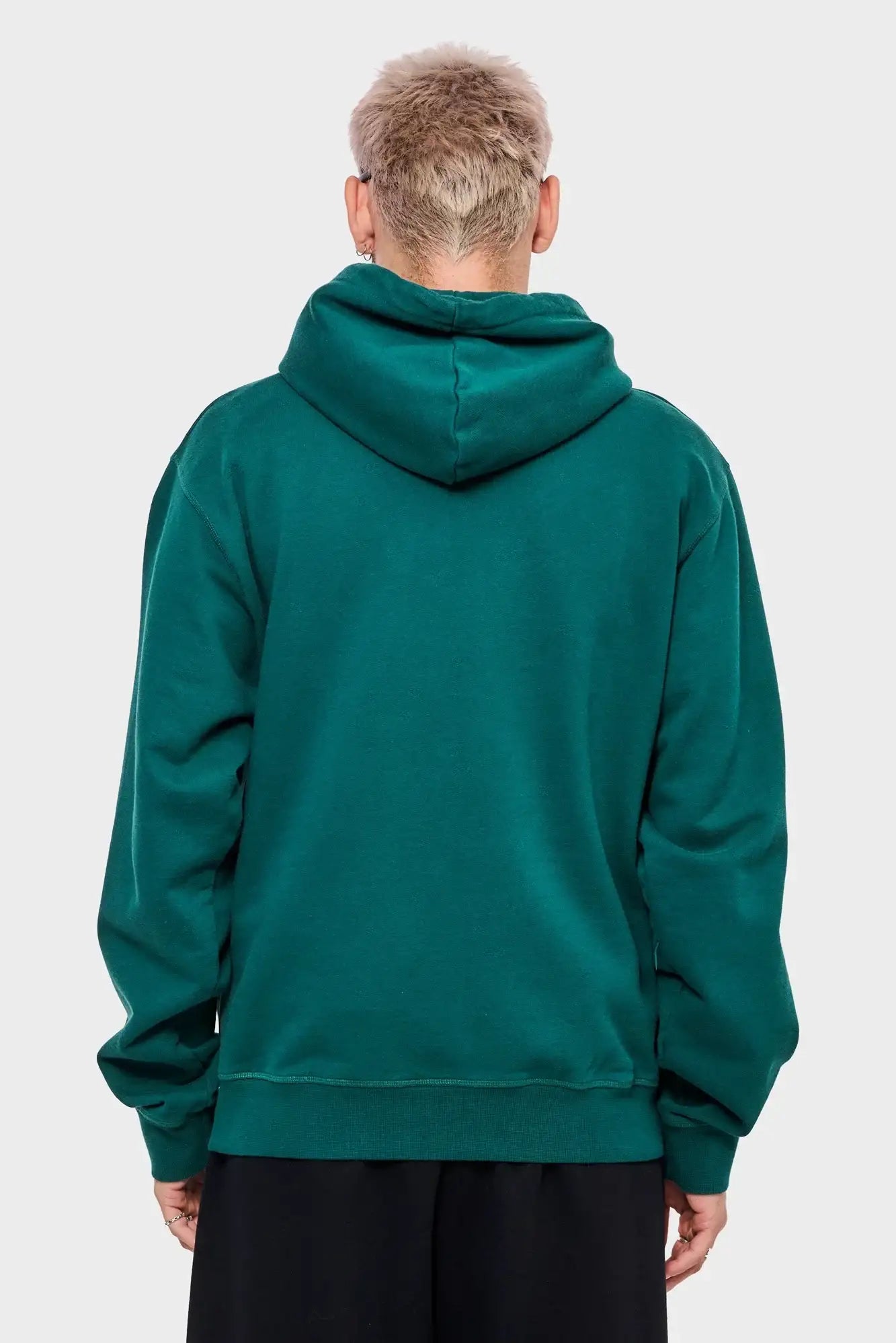 Zielona bluza z kapturem, widok z tyłu, minimalistyczny design, odzież streetwear