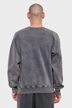 Męska bluza oversize w kolorze spranego grafitu, widok od tyłu, moda streetwear