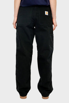 Czarne spodnie robocze typu cargo, kieszenie z tyłu, widoczne logo Carhartt WIP