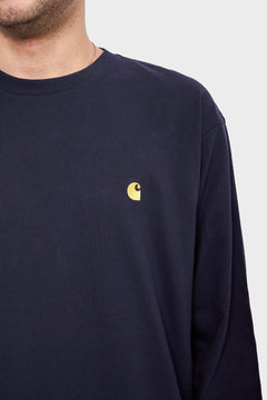 Granatowa bluza męska z żółtym haftowanym logo na piersi, minimalistyczny styl