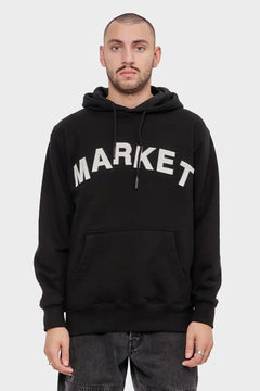 Czarna bluza z kapturem, napis MARKET, kieszeń kangurka, moda streetwear męska.