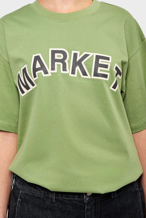 Zielona koszulka z krótkim rękawem, czarny napis MARKET, casual streetwear