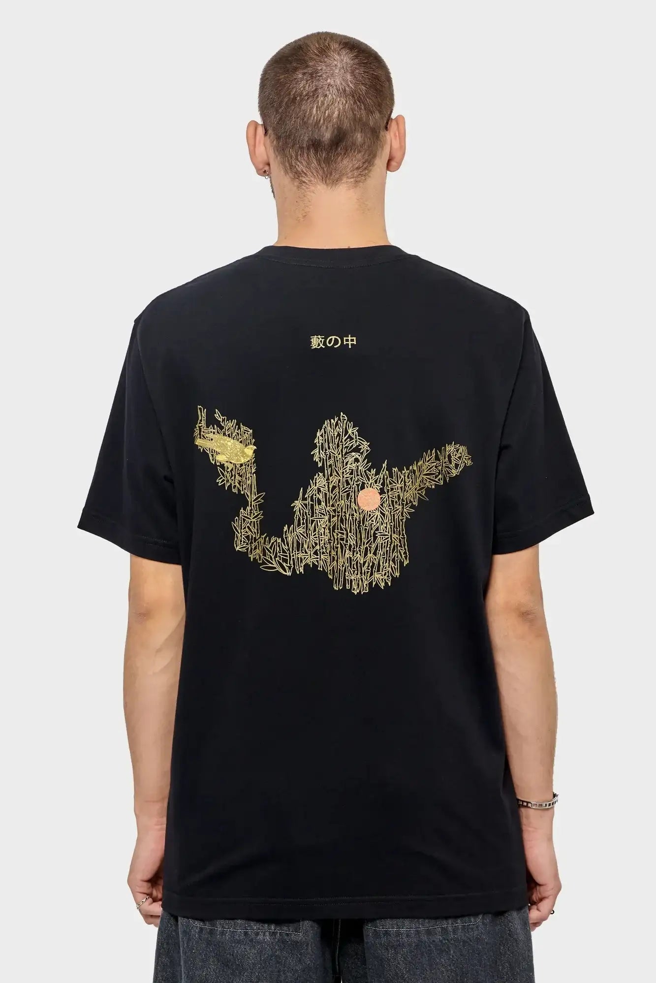 Czarna koszulka męska z nadrukiem z tyłu, motyw bambusa i japońskie znaki, streetwear