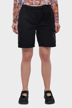 Czarne szorty cargo z kieszeniami bocznymi, modny streetwear dla kobiet