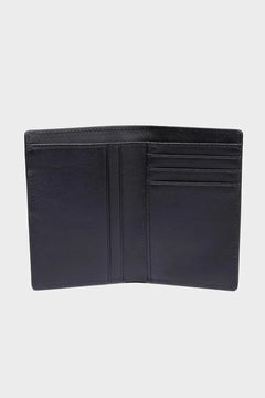 Czarny portfel skórzany z przegródkami na karty i dokumenty, minimalistyczny design