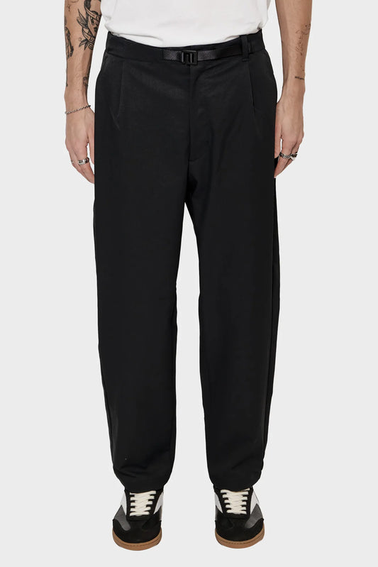 Spodnie ONE TUCK TAPERED czarny