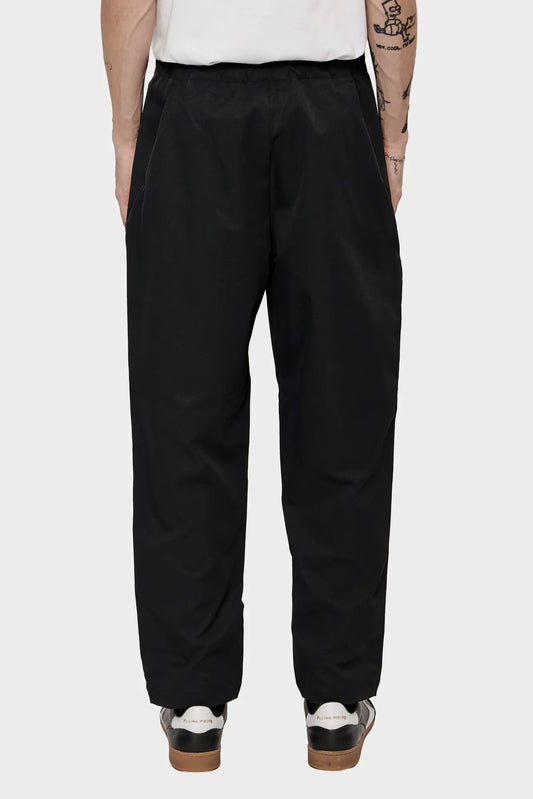 Spodnie ONE TUCK TAPERED czarny