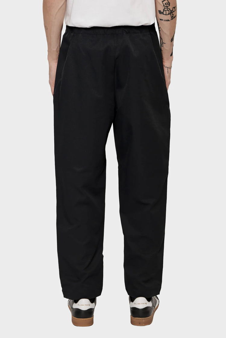 Spodnie ONE TUCK TAPERED czarny